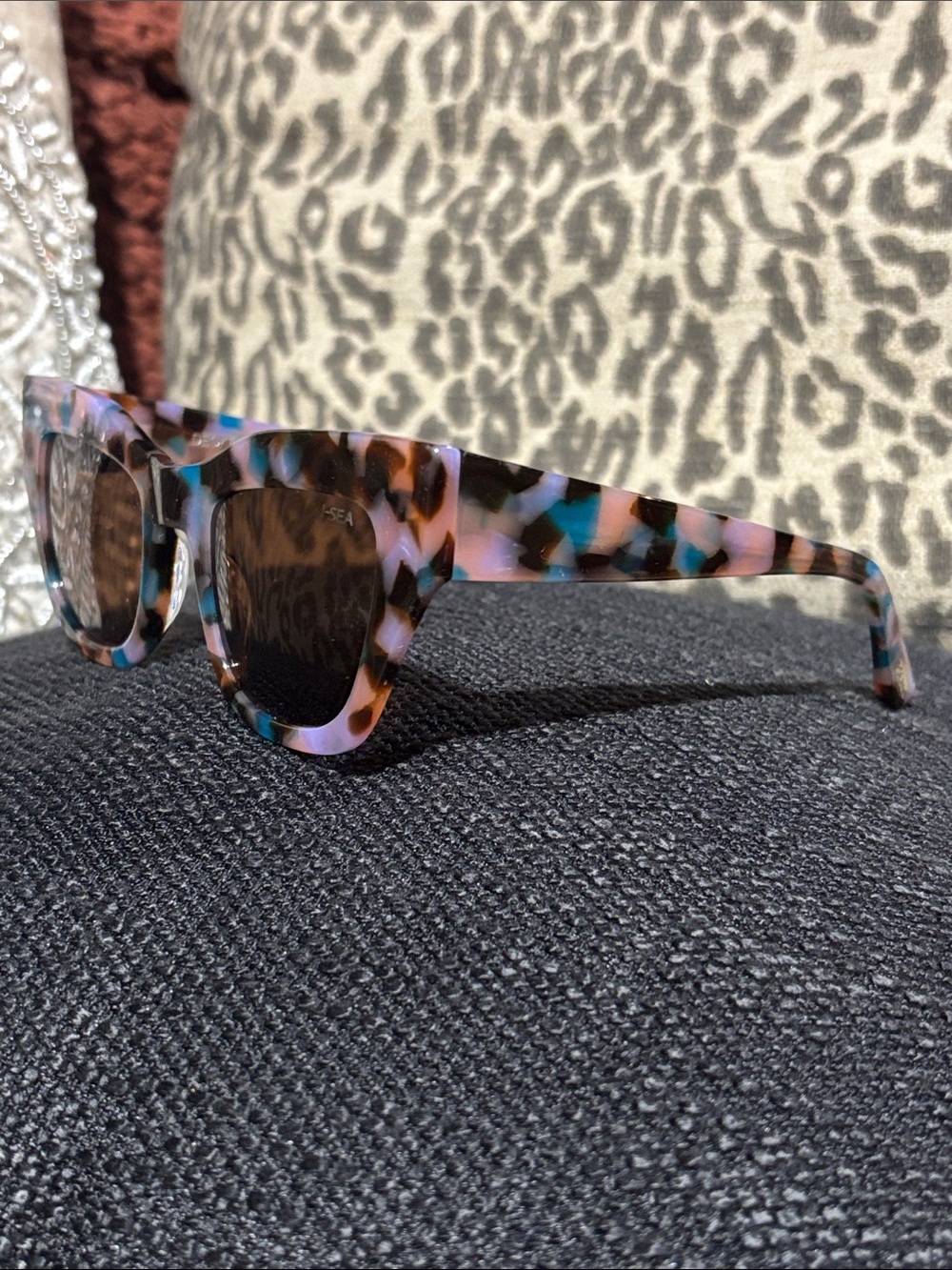 I-SEA X Free People Decker sunnies in unicorn multicolored cat eye frame - Picture 4 of 11